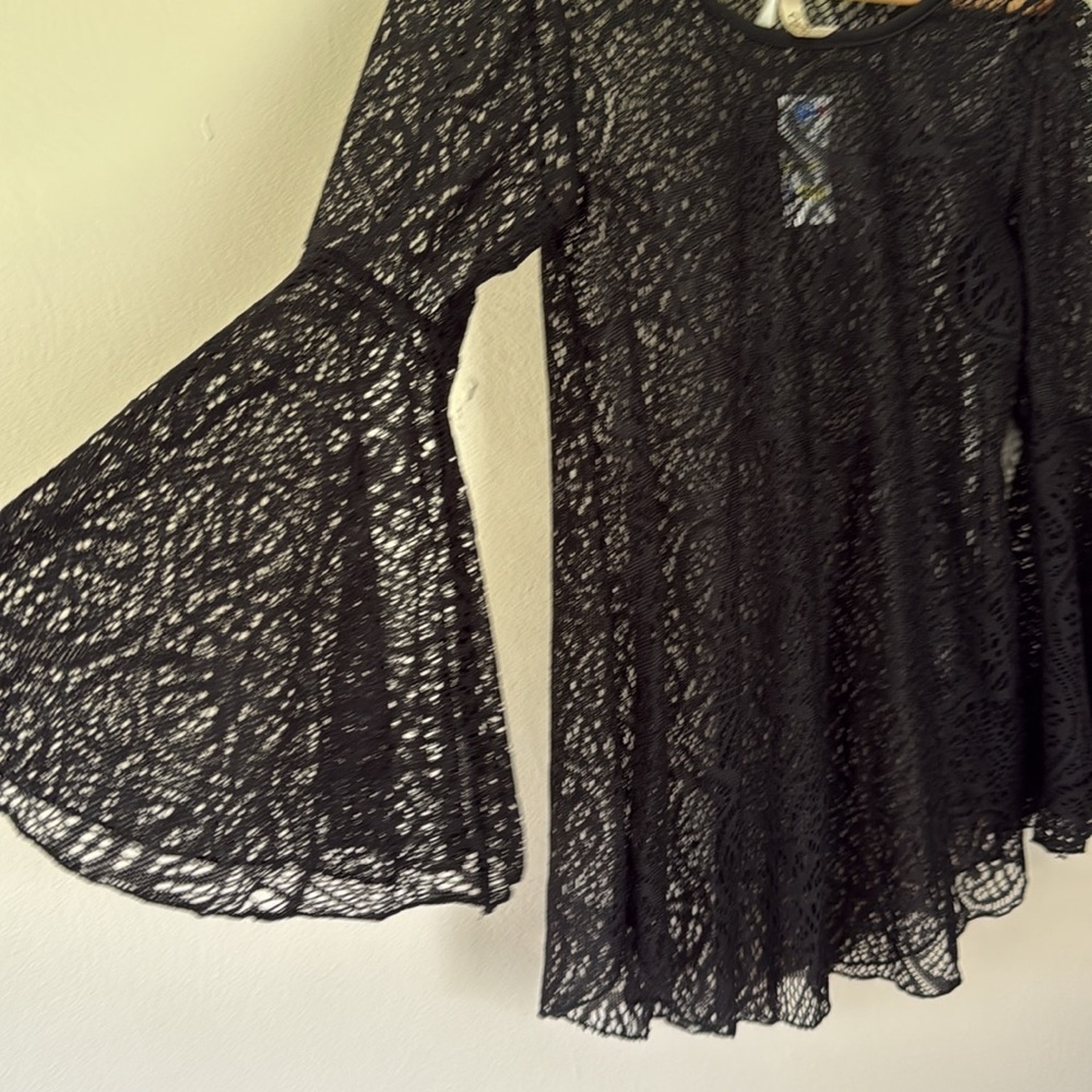 NWT Cacia Swimwear Black Asymmetrical Bell Sleeve Blouse medium - Picture 2 of 5